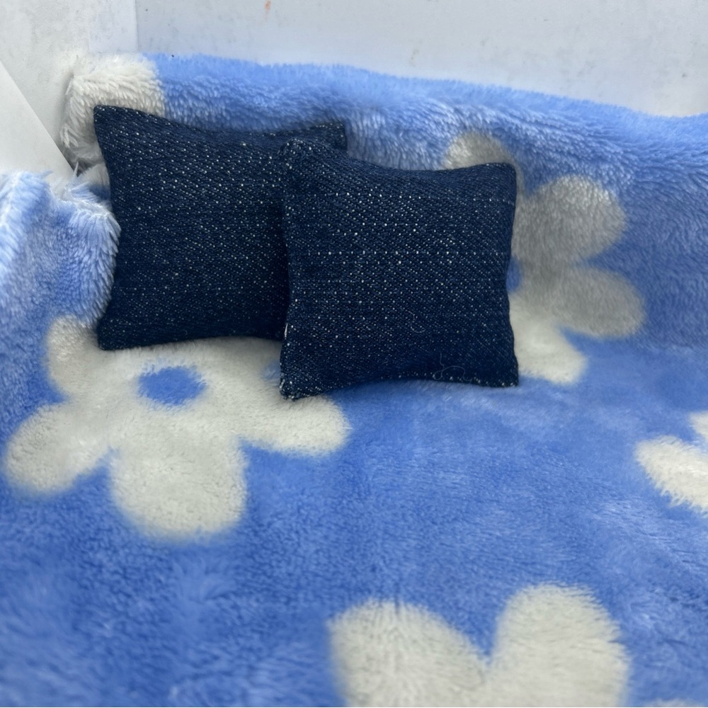 Blue and White Floral Blanket with Cushions